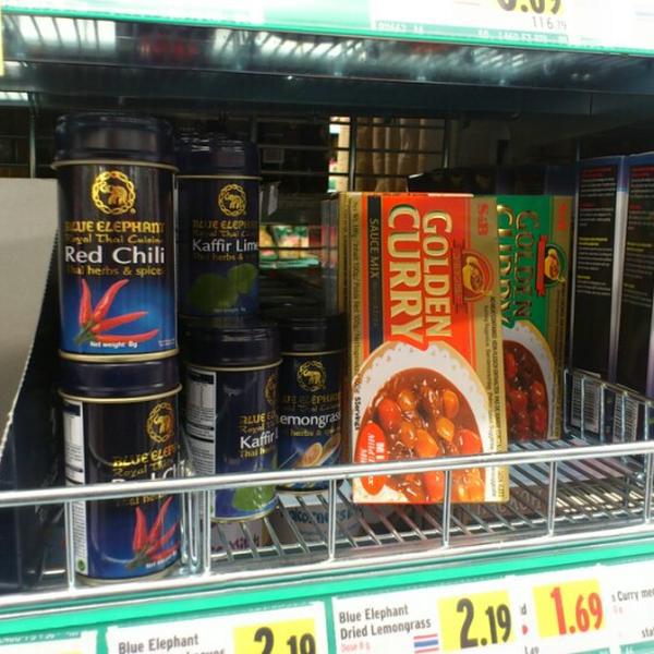 Photo taken at MERKUR by Megumi U. on 12/22/2012