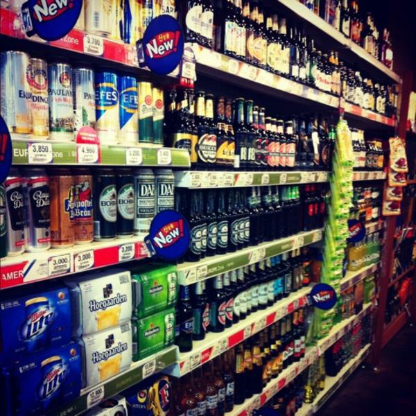 Photo taken at 홈플러스 (Home plus) by romantic5124 on 3/7/2012