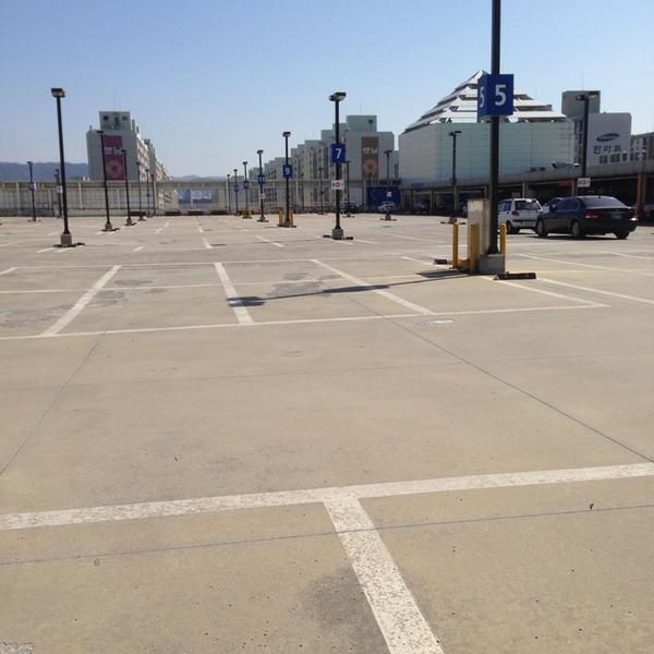 Photo taken at 홈플러스 / Home Plus by Yoonseok H. on 3/7/2014-大田西区107 Photo taken at 홈플러스 / Home Plus by Yoonseok H. on 3/7/2014