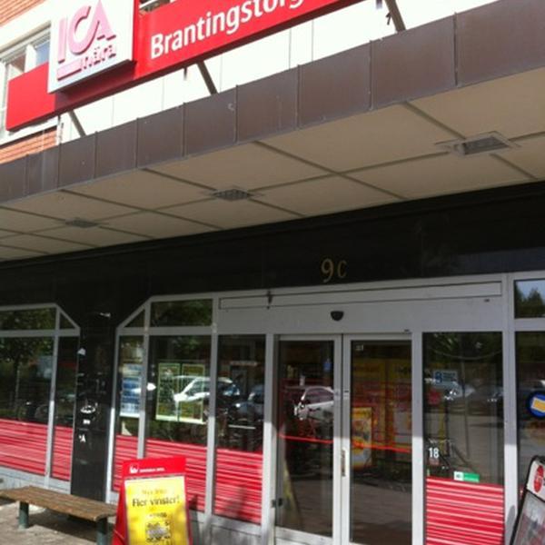 Photo taken at ICA Nära Brantingstorg by Christer on 9/8/2012-瑞典乌普萨拉布兰亭广场9 C Photo taken at ICA Nära Brantingstorg by Christer on 9/8/2012