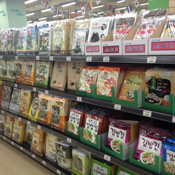 Photo taken at 홈플러스 (Home Plus) by Natali-釜山市海云台区海云台海边路140号(海云台店) Photo taken at 홈플러스 (Home Plus) by Natali