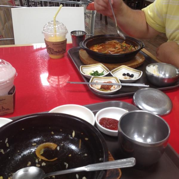 Photo taken at 홈플러스 (Home Plus) by Marina S. on 7/23/2014-釜山市海云台区海云台海边路140号(海云台店) Photo taken at 홈플러스 (Home Plus) by Marina S. on 7/23/2014