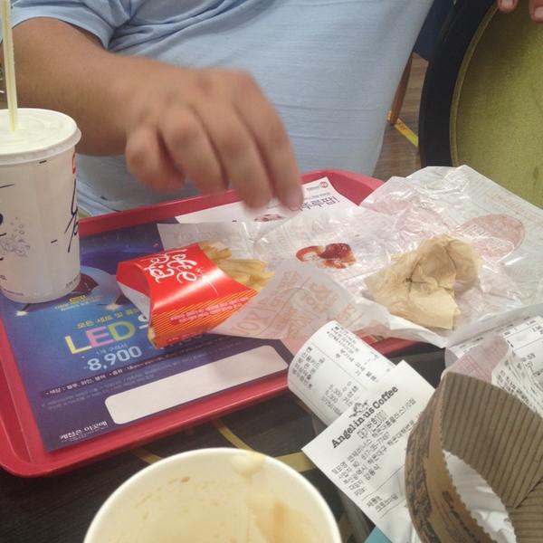 Photo taken at 홈플러스 (Home Plus) by Marina S. on 7/25/2014-釜山市海云台区海云台海边路140号(海云台店) Photo taken at 홈플러스 (Home Plus) by Marina S. on 7/25/2014