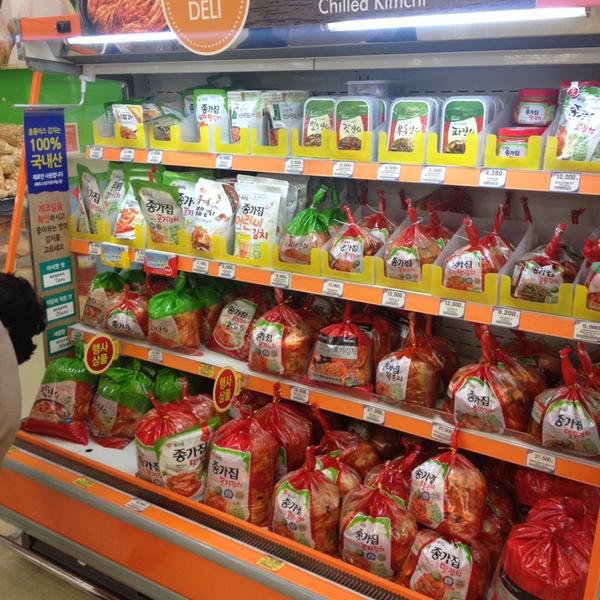 Photo taken at 홈플러스 (Home Plus) by Natali-釜山市海云台区海云台海边路140号(海云台店) Photo taken at 홈플러스 (Home Plus) by Natali