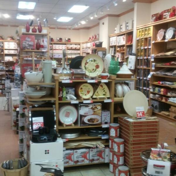 Photo taken at Carrefour Angrignon by Alejandro J. on 4/1/2015