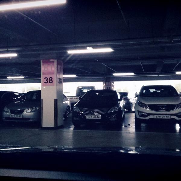 Photo taken at 홈플러스 (Home plus) by EunByeol K. on 3/29/2014-釜山广域市莲堤体育中心 Photo taken at 홈플러스 (Home plus) by EunByeol K. on 3/29/2014