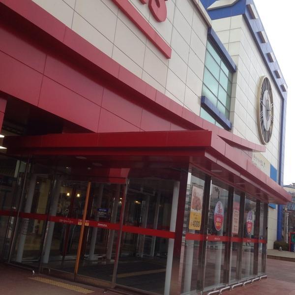 Photo taken at 홈플러스 (Home plus) by Yoonseok H. on 2/19/2014-釜山广域市莲堤体育中心 Photo taken at 홈플러스 (Home plus) by Yoonseok H. on 2/19/2014