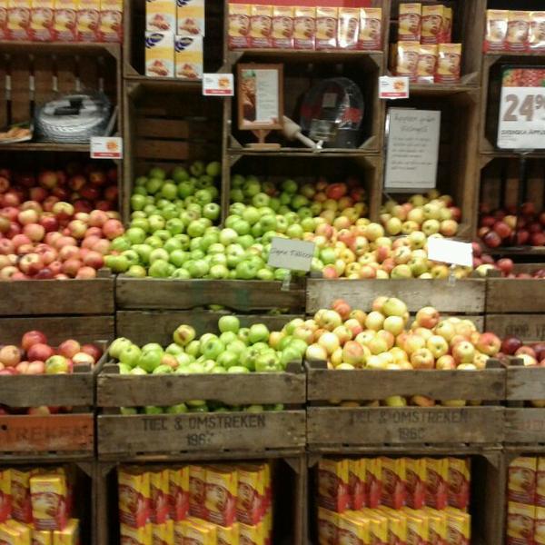 Photo taken at Ica Kvantum by Anders S. on 10/30/2012-瑞典东约特兰省北雪平Mirum广场 Photo taken at Ica Kvantum by Anders S. on 10/30/2012