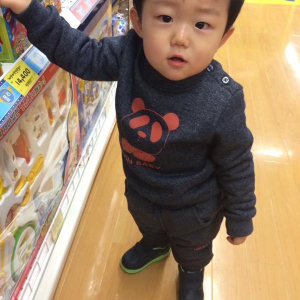 Photo taken at 롯데마트 (Lotte Mart) by INHYE K. on 2/11/2014