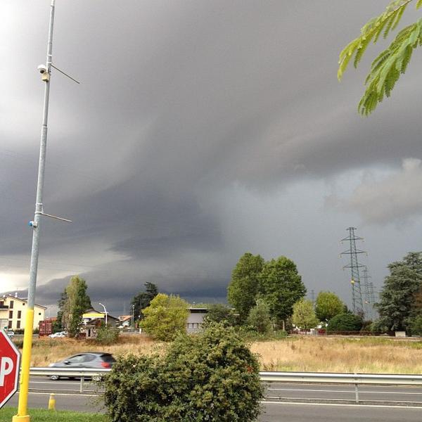 Photo taken at Iper Tortona by Lisa on 9/1/2012-意大利皮埃蒙特托尔托纳维古佐洛街2号 Photo taken at Iper Tortona by Lisa on 9/1/2012