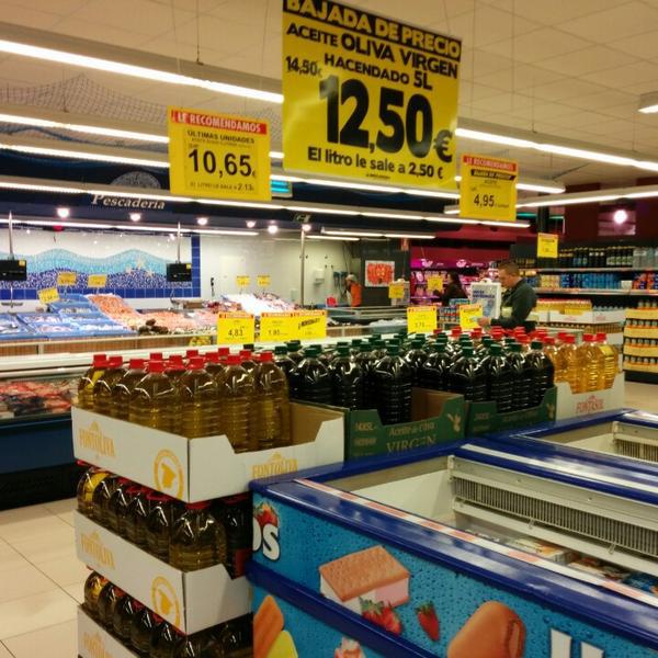 Photo taken at Mercadona by Oscar Raul S. on 3/8/2014