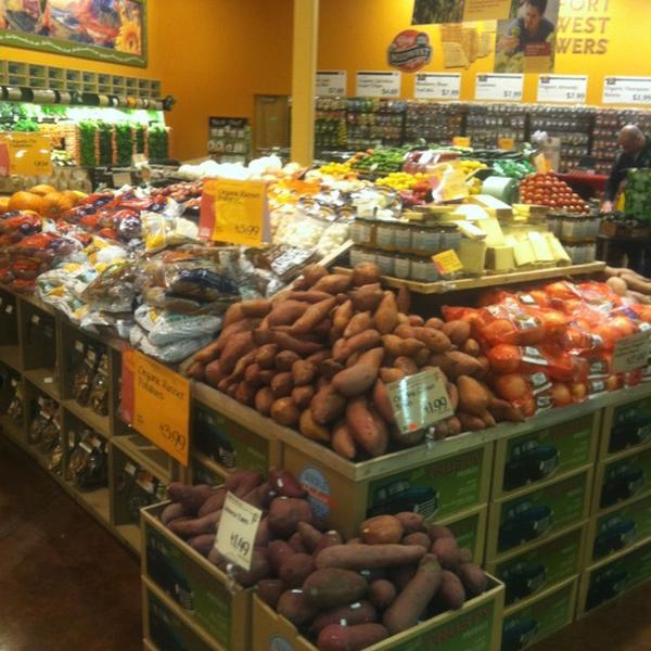 Photo taken at Whole Foods Market by ☀️Stacy M. on 12/14/2012-印地安那 卡梅尔14598克莱露台大道(146西街) Photo taken at Whole Foods Market by ☀️Stacy M. on 12/14/2012