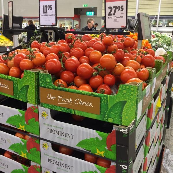 Photo taken at ICA Maxi by Tatiana T. on 11/16/2014-瑞典西约塔兰省哥德堡格拉弗斯卡路16号 Photo taken at ICA Maxi by Tatiana T. on 11/16/2014