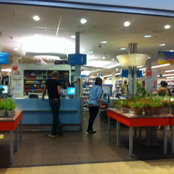 Photo taken at Albert Heijn by Mario G. on 7/28/2012-荷兰南荷兰省鹿特丹欧多基娅广场12号 Photo taken at Albert Heijn by Mario G. on 7/28/2012