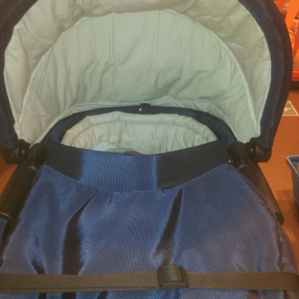 Photo taken at Albert Heijn by Miek L. on 10/30/2012-荷兰南荷兰省鹿特丹欧多基娅广场12号 Photo taken at Albert Heijn by Miek L. on 10/30/2012