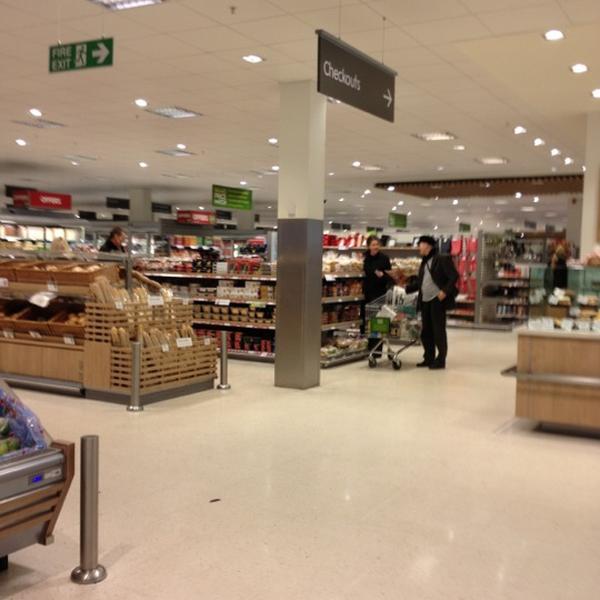 Photo taken at Waitrose by Majed B. on 10/29/2012-英国利兹米恩伍德卡尔顿大道 Photo taken at Waitrose by Majed B. on 10/29/2012