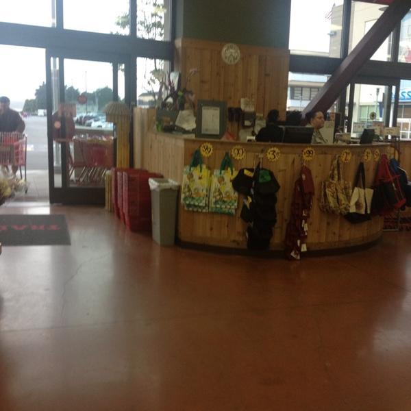 Trader Joe's乔氏连锁旧金山店 加利福尼亚州94015 戴利城 西湖中心（西湖购物中心）417号