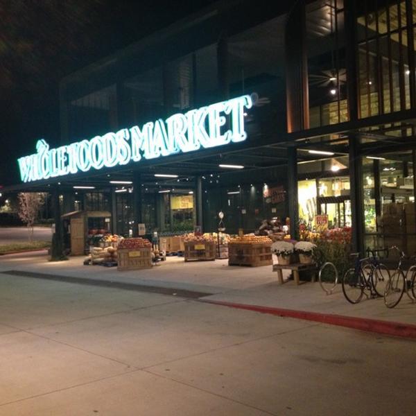 Photo taken at Whole Foods Market by Davod N. on 11/6/2012-俄勒冈州俄克拉荷马市北西大街(北克拉森大道)6001 Photo taken at Whole Foods Market by Davod N. on 11/6/2012