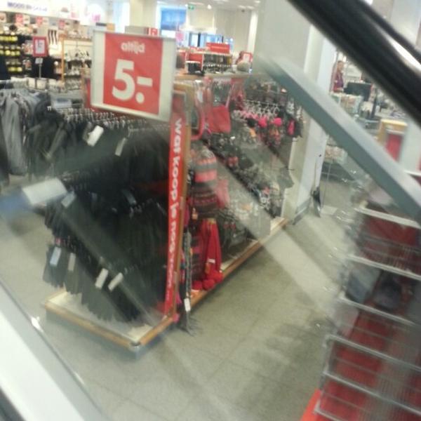 Photo taken at Hema by asbeau13 on 1/25/2013-荷兰南荷兰省莱斯韦克贝克购物中心 Photo taken at Hema by asbeau13 on 1/25/2013