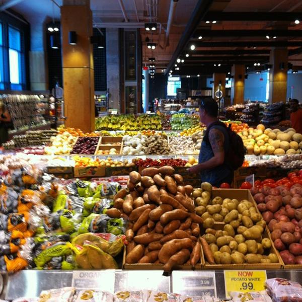 Photo taken at Loblaws by Reinaldo C. on 9/2/2012