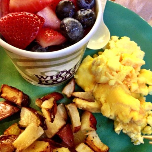 Photo taken at Whole Foods Market by cyntia r. on 4/30/2012-奥勒冈州波兰特12大道西南路沙发街1210号 Photo taken at Whole Foods Market by cyntia r. on 4/30/2012