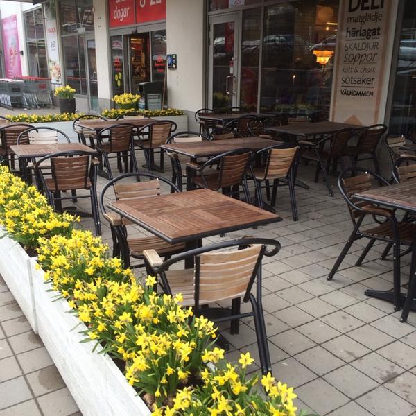 Photo taken at ICA Vanadis Deli by Carl L. on 4/9/2014-瑞典斯德哥尔摩瓦纳蒂斯路12B Photo taken at ICA Vanadis Deli by Carl L. on 4/9/2014