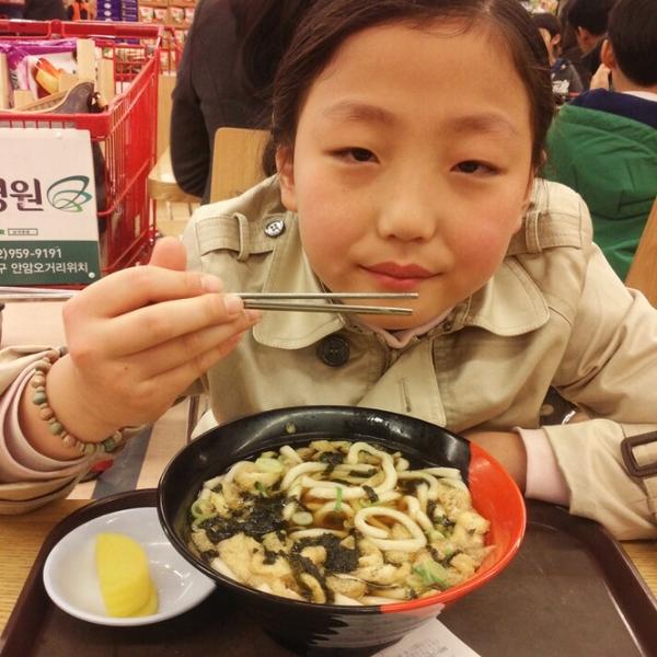 Photo taken at 롯데마트 (Lotte Mart) by 영걸 이. on 3/17/2013