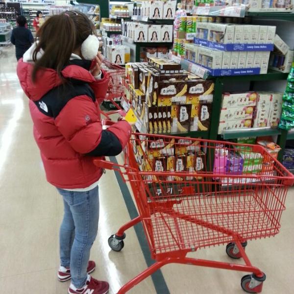 Photo taken at 롯데마트 (Lotte Mart) by Cho k. on 12/13/2012-首尔特别市东大门214清凉里乐天超市 Photo taken at 롯데마트 (Lotte Mart) by Cho k. on 12/13/2012