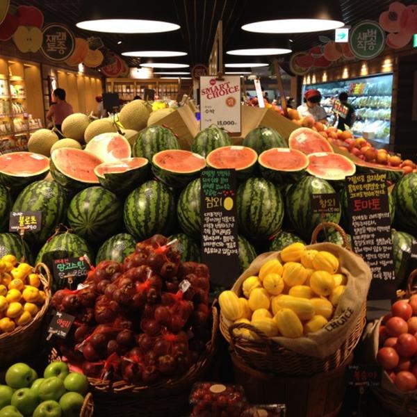 Photo taken at SSG Food Market by Hee Jeong W. on 7/24/2012-釜山海云台区海云台海边路1408 SSG食品超市 Photo taken at SSG Food Market by Hee Jeong W. on 7/24/2012