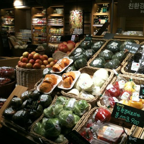 Photo taken at SSG Food Market by Yongho L. on 9/6/2012-釜山海云台区海云台海边路1408 SSG食品超市 Photo taken at SSG Food Market by Yongho L. on 9/6/2012