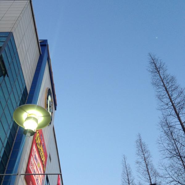 Photo taken at 홈플러스 (Home Plus) by zZenie on 3/20/2013-庆尚南道昌原市斗大洞415 Photo taken at 홈플러스 (Home Plus) by zZenie on 3/20/2013