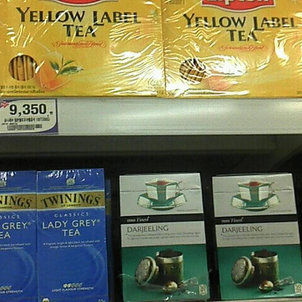 Photo taken at 홈플러스 (Home Plus) by zZenie on 3/14/2013-庆尚南道昌原市斗大洞415 Photo taken at 홈플러스 (Home Plus) by zZenie on 3/14/2013