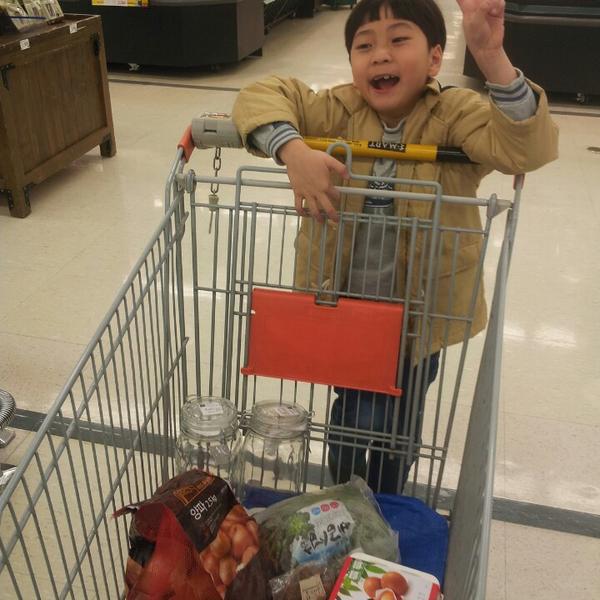 Photo taken at 이마트 (e-mart) by 승훈 이. on 3/17/2014