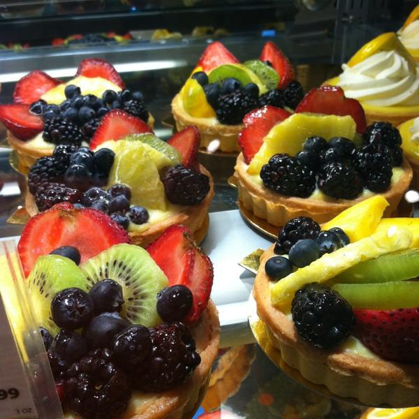 Photo taken at Whole Foods Market by Erica C. on 3/12/2013-美国加利福尼亚州奥克兰海湾广场230 Photo taken at Whole Foods Market by Erica C. on 3/12/2013