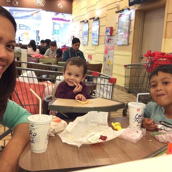 Photo taken at 홈플러스 / Home Plus by Mary Joy Z. on 5/12/2014