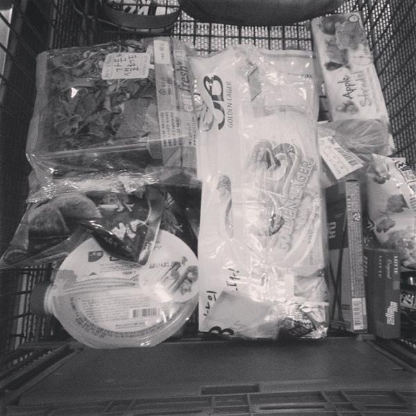 Photo taken at 홈플러스 / Home Plus by Xelloss P. on 11/24/2013