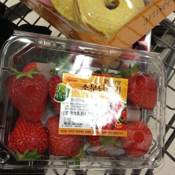 Photo taken at 홈플러스 / Home Plus by Songtarm T. on 4/27/2013