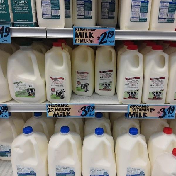 Photo taken at Trader Joe's by Garick C. on 5/6/2014-加尼福尼亚山景城阵雨街道590(在莱瑟姆街) Photo taken at Trader Joe's by Garick C. on 5/6/2014