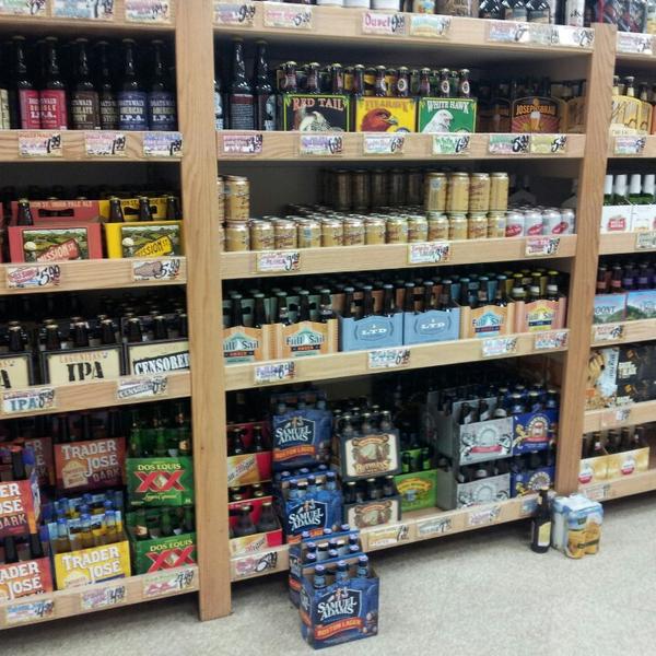 Photo taken at Trader Joe's by Dmytro on 3/23/2013-加尼福尼亚山景城阵雨街道590(在莱瑟姆街) Photo taken at Trader Joe's by Dmytro on 3/23/2013