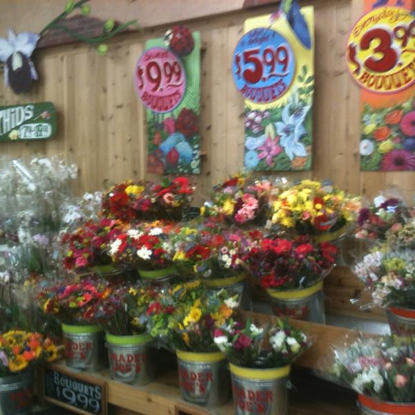 Photo taken at Trader Joe's by Craig S. on 8/10/2013-美国加利福尼亚州帕萨迪纳罗斯米德大道北467 Photo taken at Trader Joe's by Craig S. on 8/10/2013