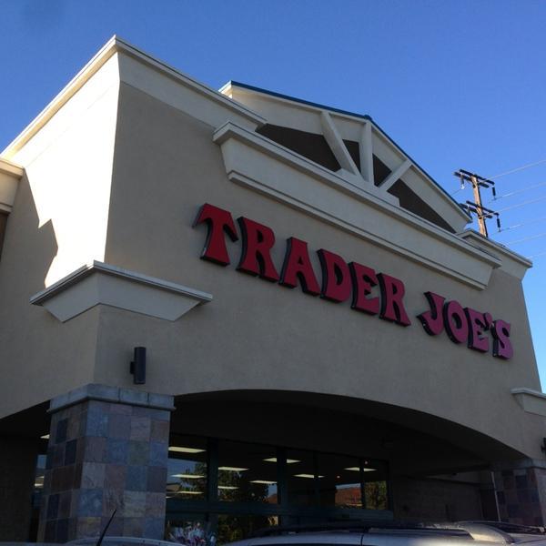 Photo taken at Trader Joe's by お か だ. on 9/22/2013