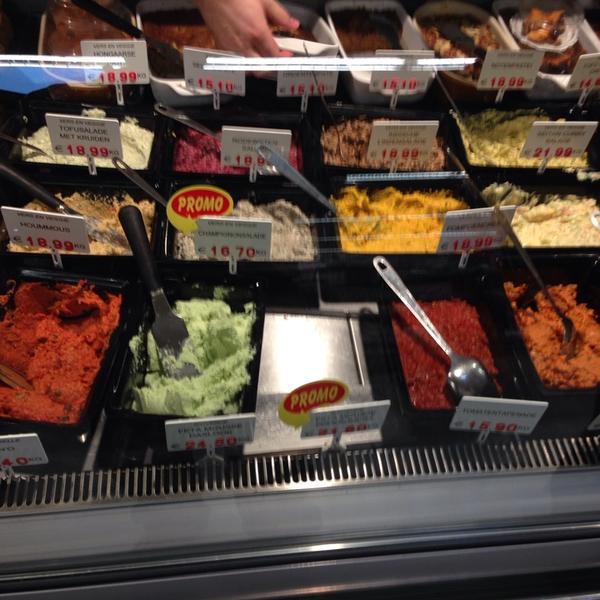 Photo taken at Bio-Planet by Rikkiesixtysix . on 3/15/2014