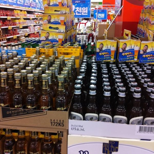 Photo taken at 홈플러스 (Home plus) by Jaehun K. on 7/16/2011