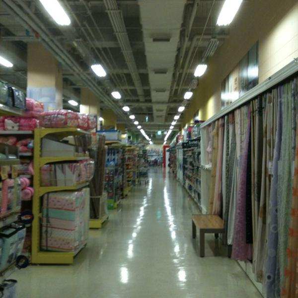 Photo taken at 홈플러스 (Home plus) by 언호 윤. on 6/4/2012-首尔市阳川区木洞西路170号 Photo taken at 홈플러스 (Home plus) by 언호 윤. on 6/4/2012