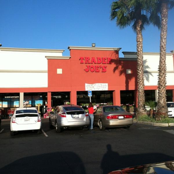 Photo taken at Trader Joe's by Greg S. on 6/13/2012-加利福尼亚州长滩贝尔斯登街风铃草大道北2222号 Photo taken at Trader Joe's by Greg S. on 6/13/2012