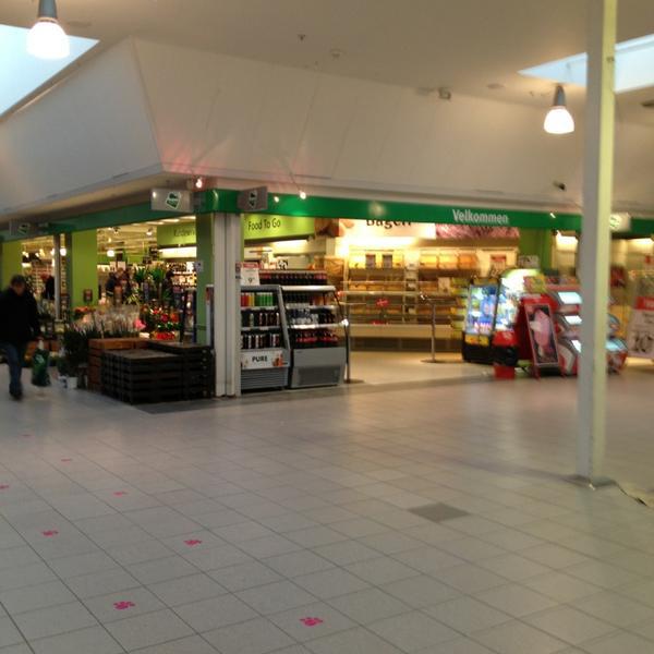 Photo taken at Super best by Claus Arnt R. on 3/30/2013