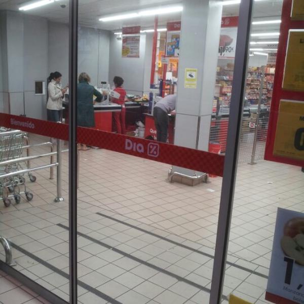 Photo taken at Dia by Gustavo B. on 9/18/2012