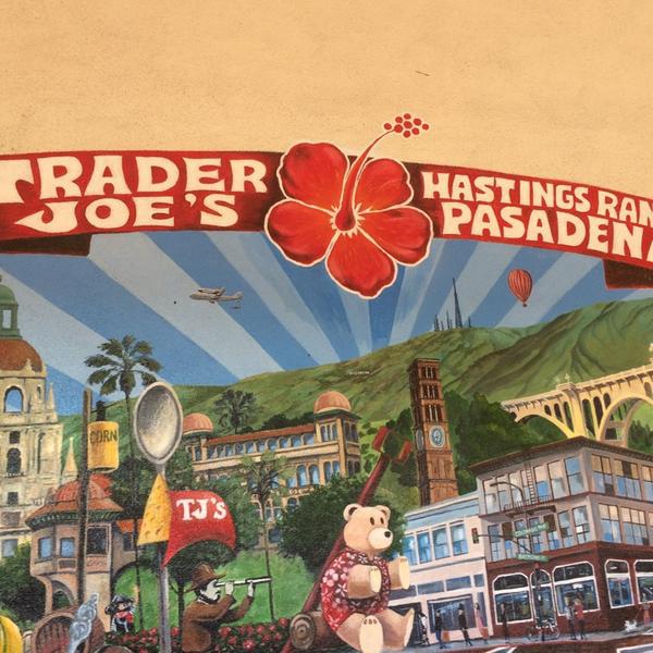 Photo taken at Trader Joe's by Svetlana T. on 10/25/2014-美国加利福尼亚州帕萨迪纳罗斯米德大道北467 Photo taken at Trader Joe's by Svetlana T. on 10/25/2014