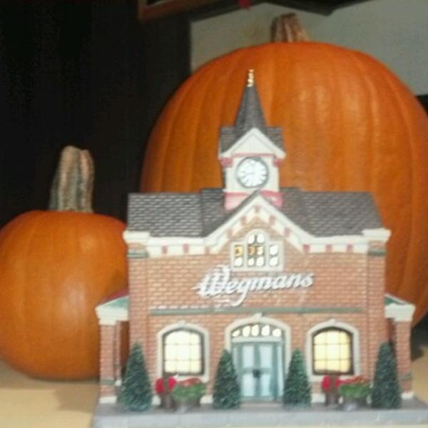 Photo taken at Wegmans by Cadyde on 10/29/2012-美国纽约州罗彻斯特莱尔大道2301 Photo taken at Wegmans by Cadyde on 10/29/2012