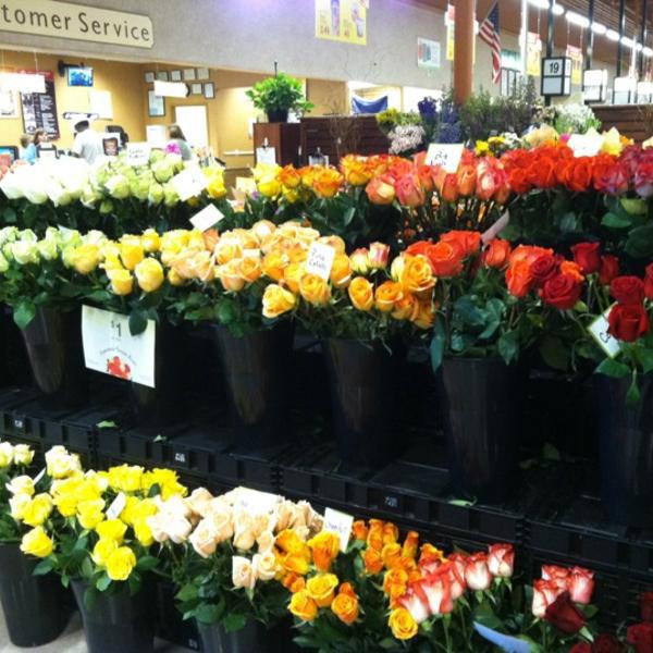 Photo taken at Wegmans by Venessa H. on 7/22/2011-美国纽约州罗彻斯特莱尔大道2301 Photo taken at Wegmans by Venessa H. on 7/22/2011